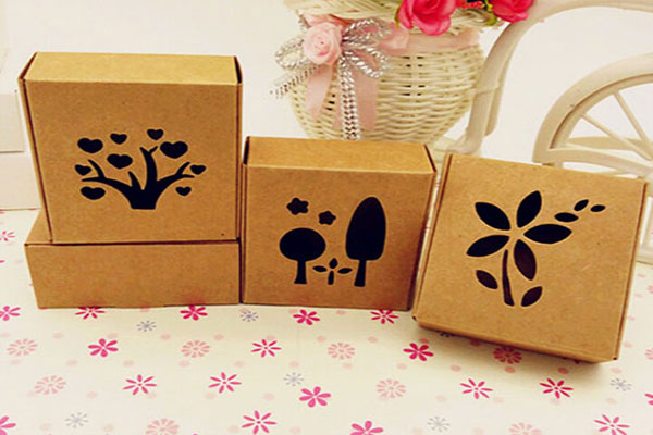 Trang trí thùng giấy thành hộp đựng quà