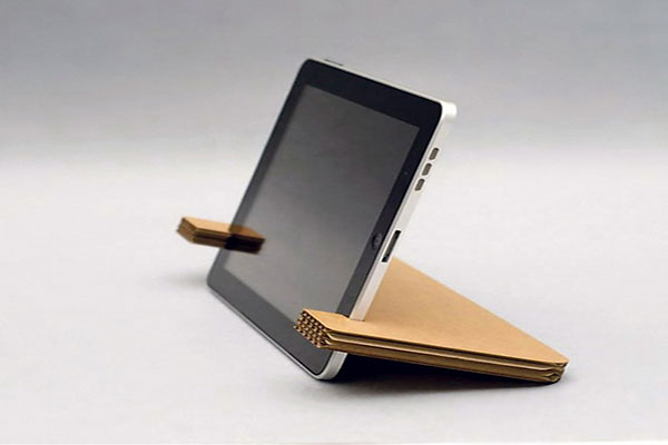 Giá đỡ điện thoại từ thùng giấy carton